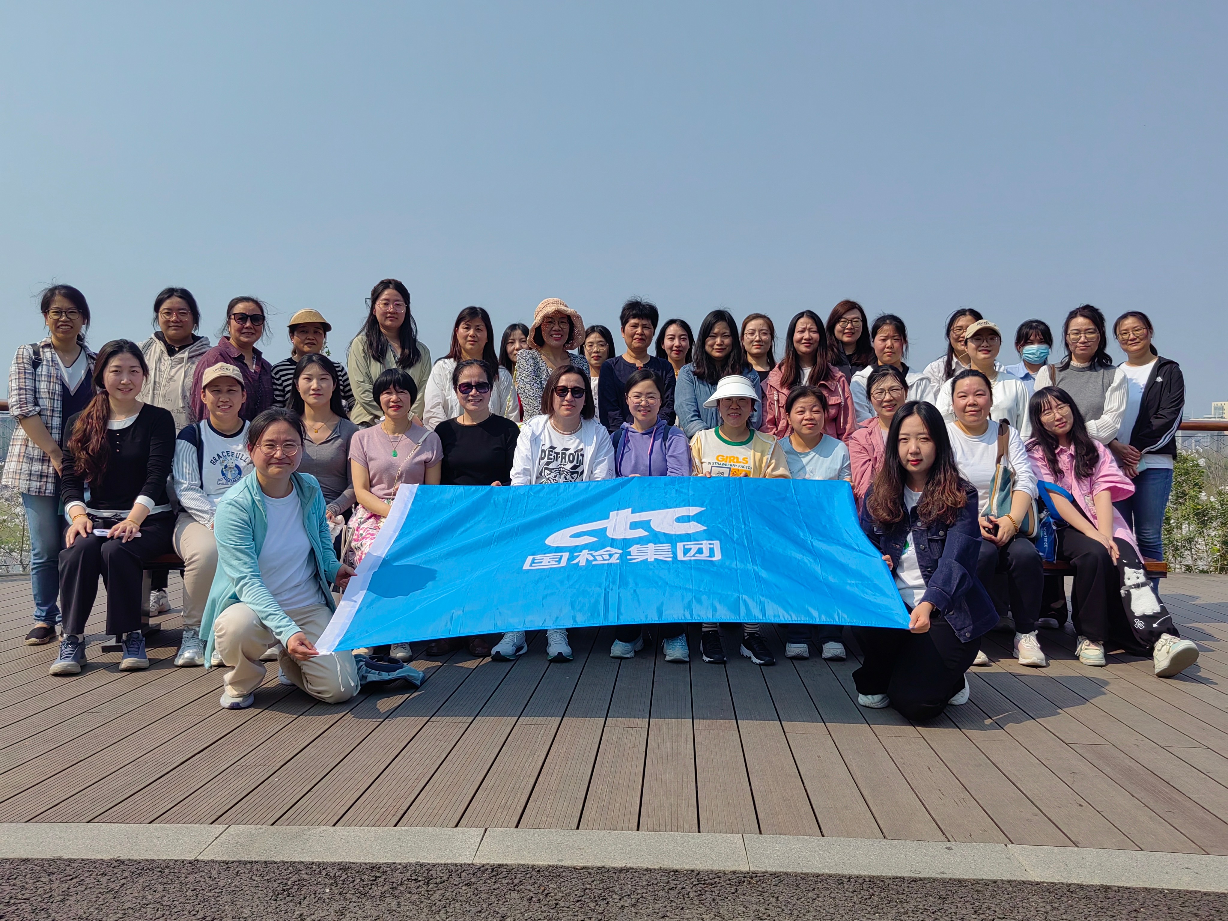 集体照2(1).jpg 集体照2(1).jpg